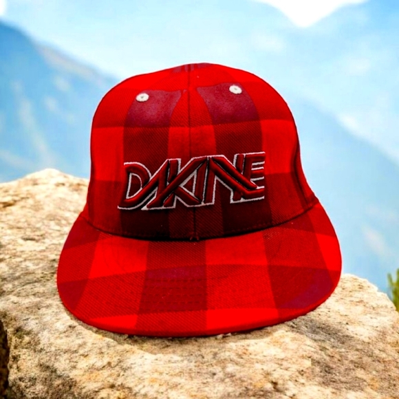 Dakine 210 Fitted By Flex fit  Red Plaid Cap - Picture 1 of 9